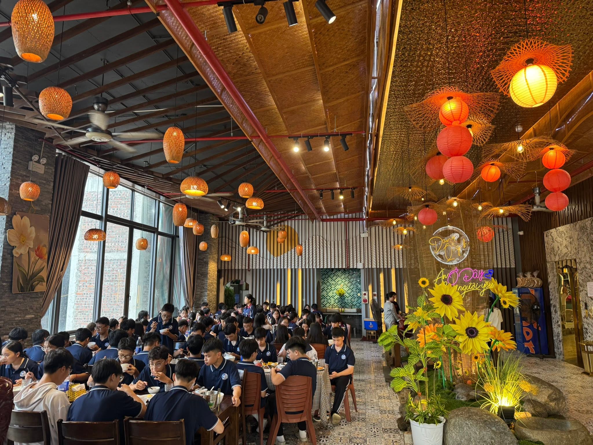 Nhà Hàng Dũng Quých Sầm Sơn – Thiên Đường Hải Sản Tươi Sống